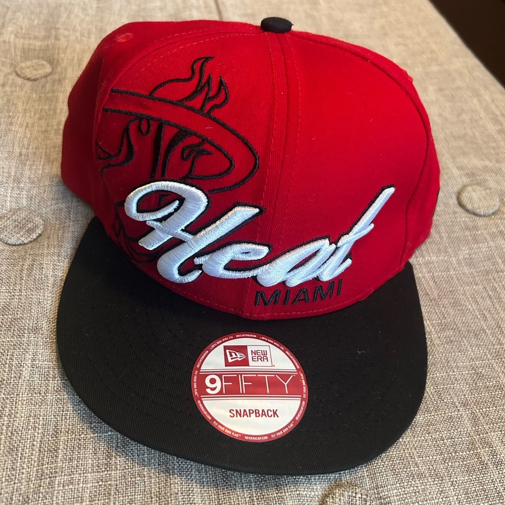 NWT MIAMI HEAT SNAPBACK